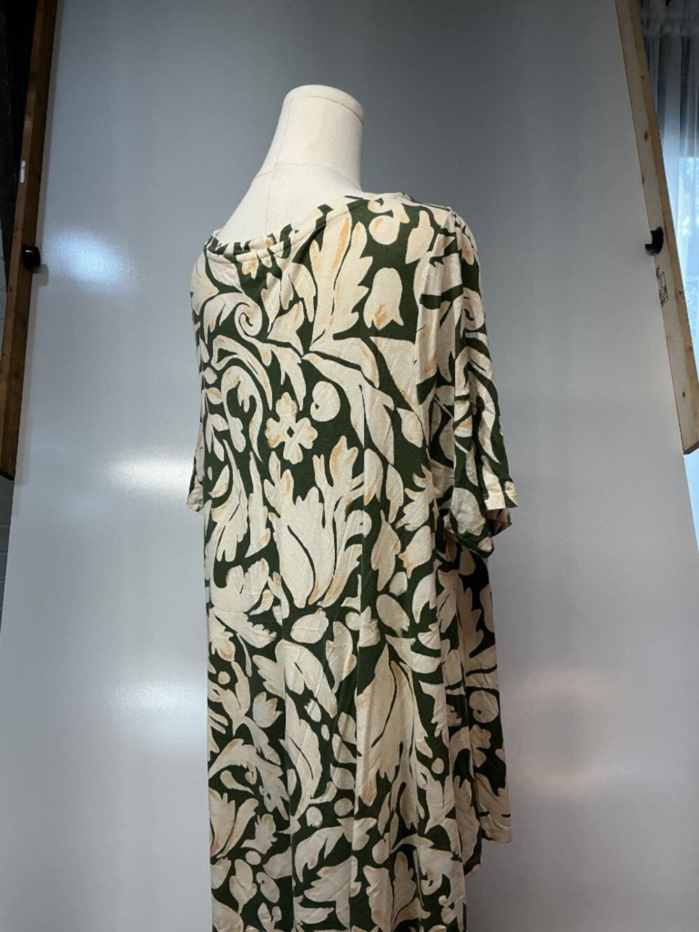 Lane Bryant 18/20 Green Cream Floral Swing Tunic Top Rayon Stretch Plus Size - Picture 4 of 16